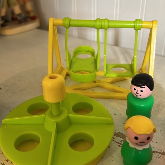 RARE HTF Fisher Price little people vintage round pool playground set